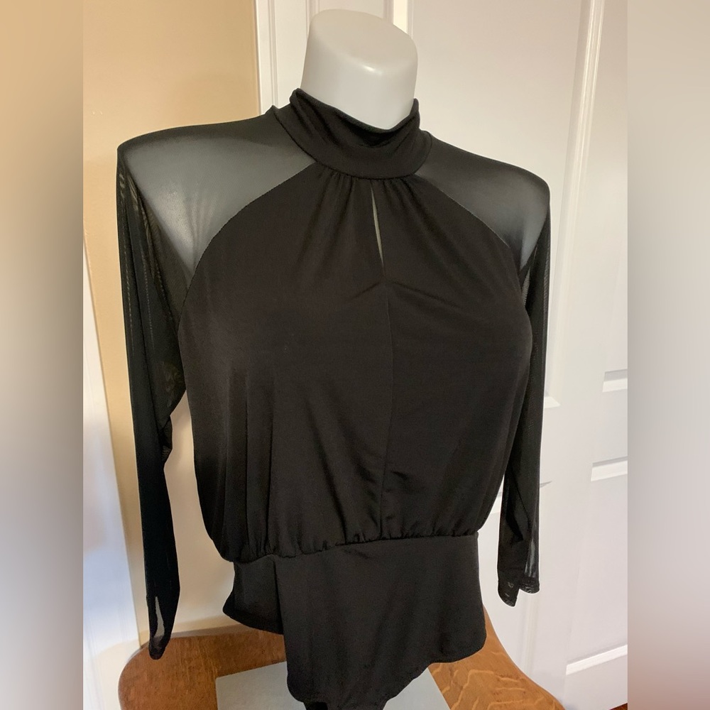 NWT BOOHOO HALTER STYLE BODYSUIT TOP. SHEER LONG SLEEVE. KEY HOLE FRONT.